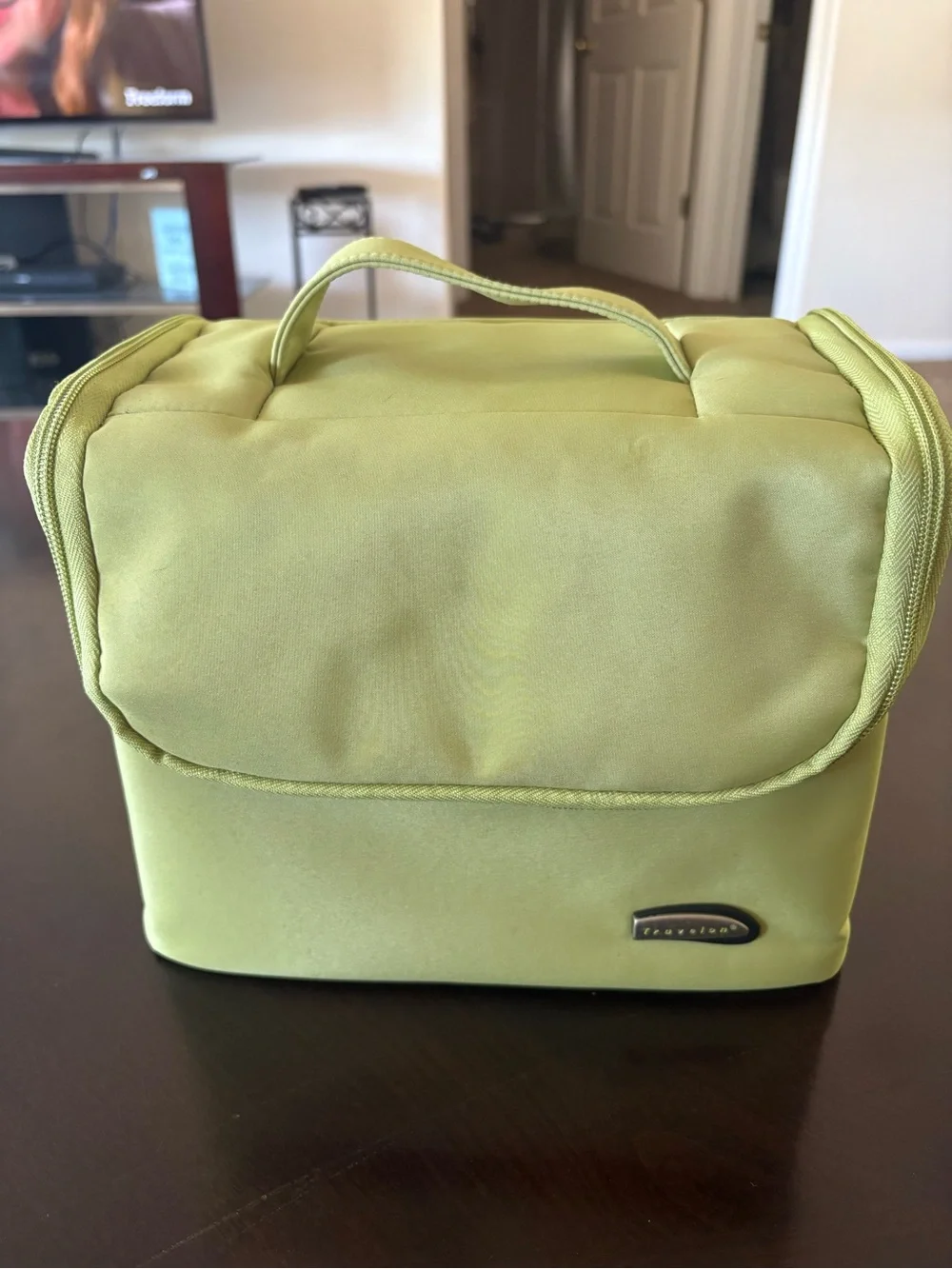 Travelon Makeup Train Case / Cosmetic Organizer Lime Green